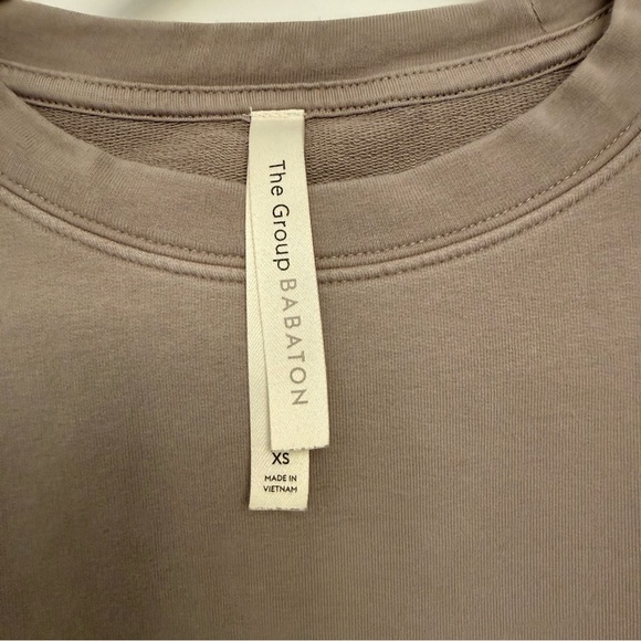 Aritzia Babaton Region Cropped Sweatshirt XS Turner Taupe Super Cozy - Picture 4 of 8